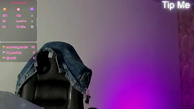 april_dumont's cam snapshot