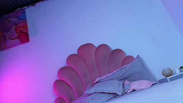 MiaColucci18's cam snapshot