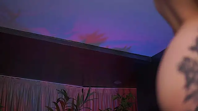 HotBustyBabeX's cam snapshot