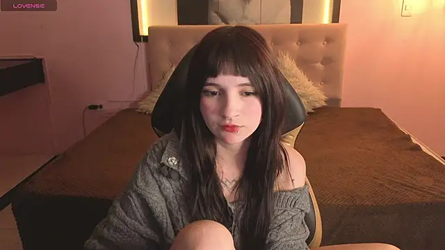 _Charlotte_Collins_'s cam snapshot