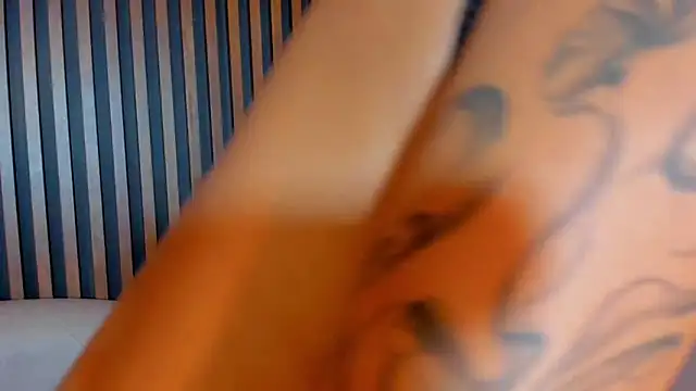 LauraAristizabal live sex cam