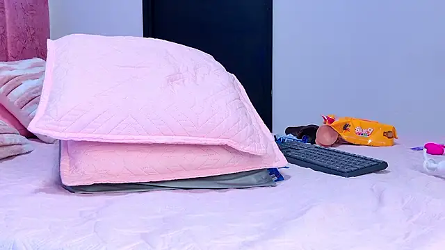 kendal_rossi's cam snapshot