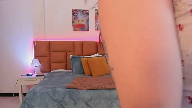 Regina_blum's cam snapshot