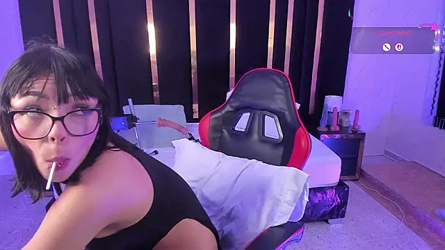 Nyveth live sex cam