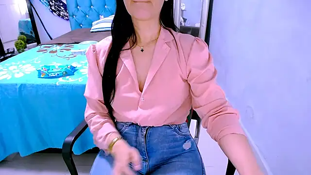 BitterMomXxx's cam snapshot