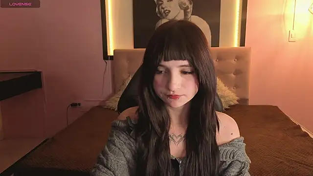 _Charlotte_Collins_'s cam snapshot