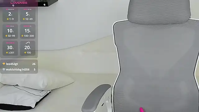 Inari_Okami_'s cam snapshot