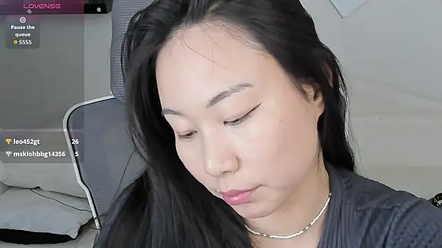 Inari_Okami_'s cam snapshot