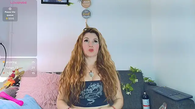 Laura_hotmilf's cam snapshot