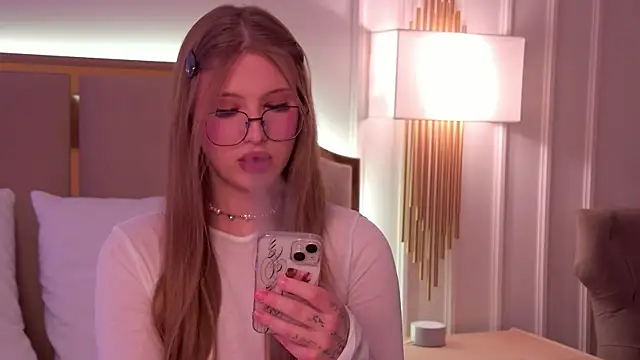 RemyLoon's cam snapshot