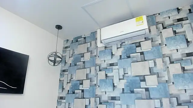 angel_dthroatt's cam snapshot