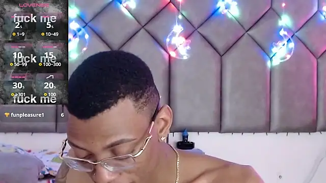 Tiffany_Valentine15's cam snapshot