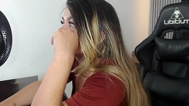 yesenia_villan's cam snapshot