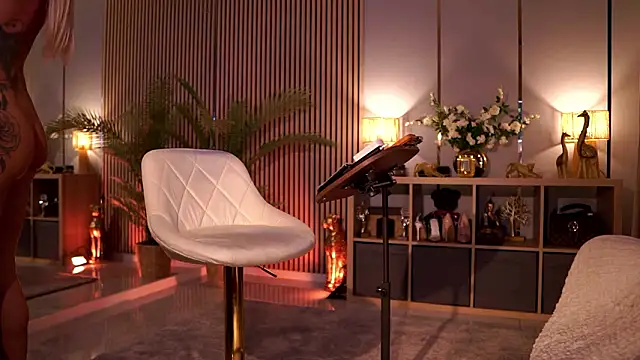 MissEmaDivine's cam snapshot