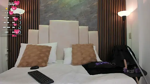 catiusca_reyes_03's cam snapshot