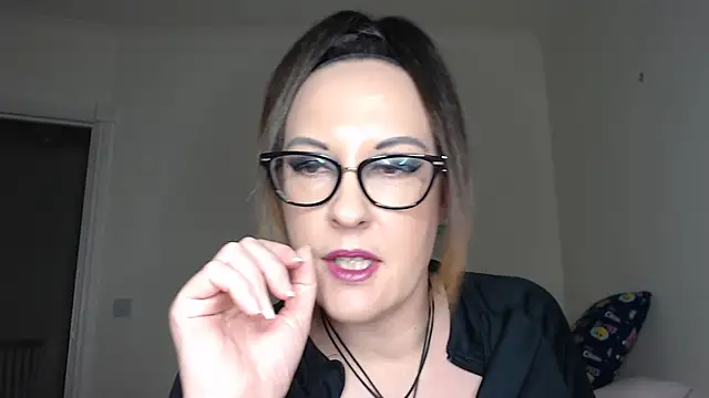 Humiliatrixxxx's cam snapshot