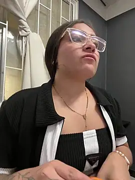 Alyha_Cortes's cam snapshot