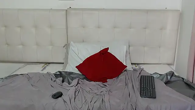 Lakyzha_Doll live sex cam