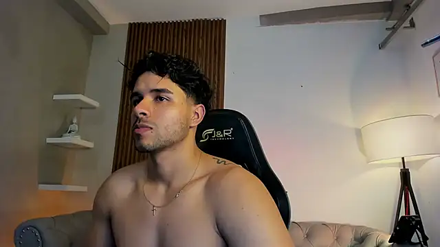 liam_collins21's cam snapshot