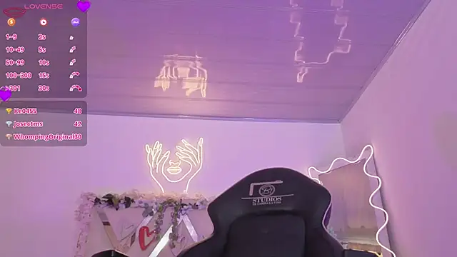 ZURY_TAY's cam snapshot