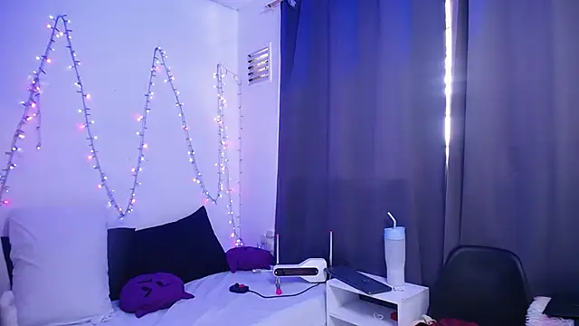 Nicol_Love0's cam snapshot