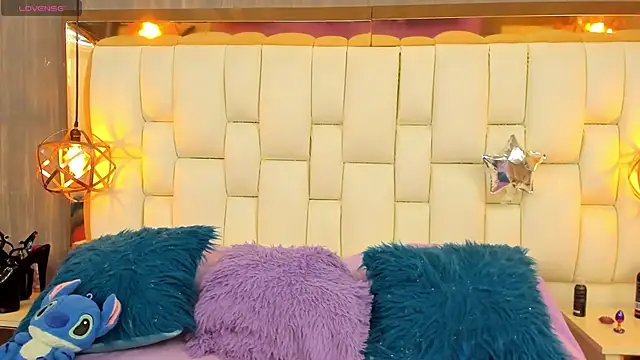 Foxxy_Doll live sex cam