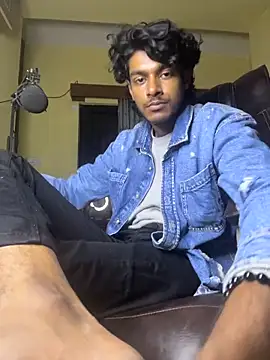 RavenKisses live sex cam