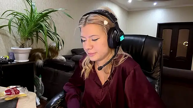 LadyFoxLove's cam snapshot