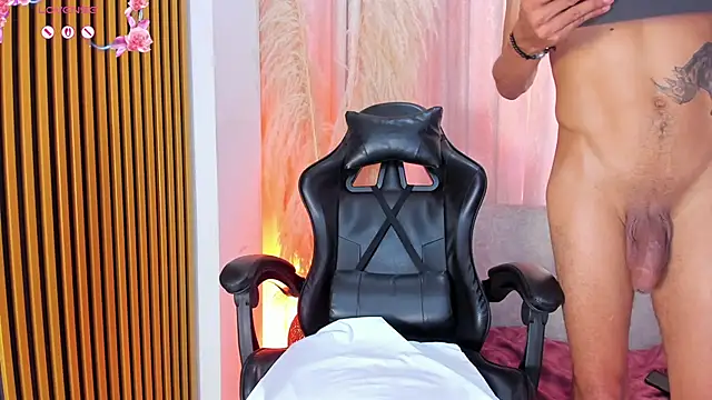 JackAndRosse_'s cam snapshot