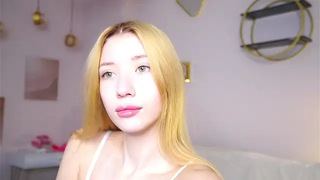 SunnivaCovil's cam snapshot