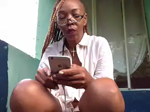 Ladyzee25 live sex cam