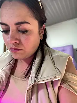 Lesly_10-'s cam snapshot