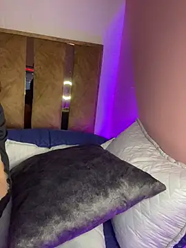 Lauraa_pink12's cam snapshot