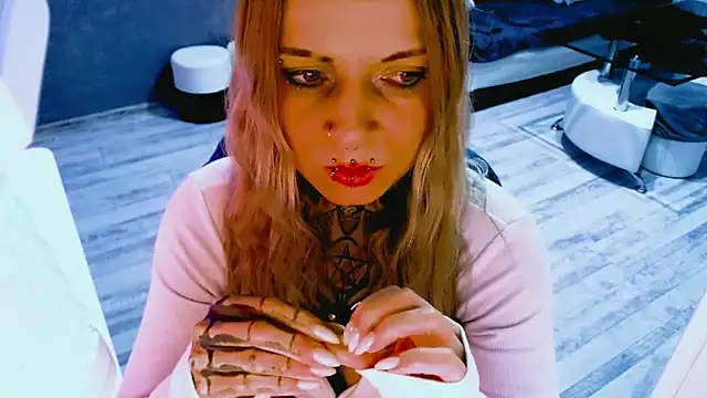 InesGold's cam snapshot