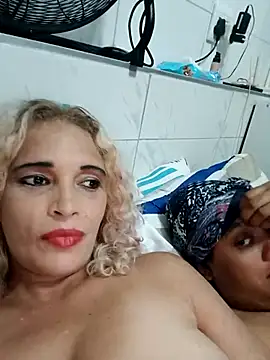 2Juicy_pussy's cam snapshot