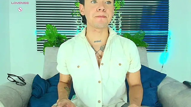 ThiiagoSaeenz live sex cam