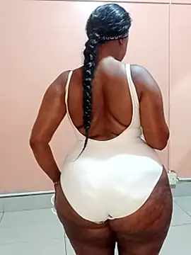 Luciouslips00's cam snapshot