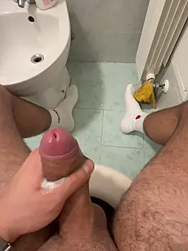 Toyboyiu's cam snapshot