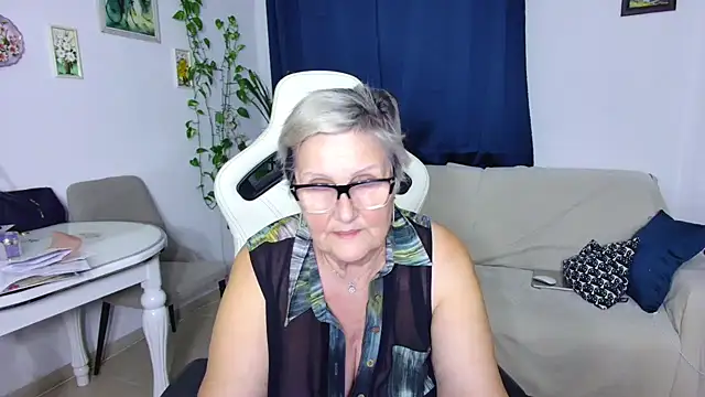 Selenna57 live sex cam