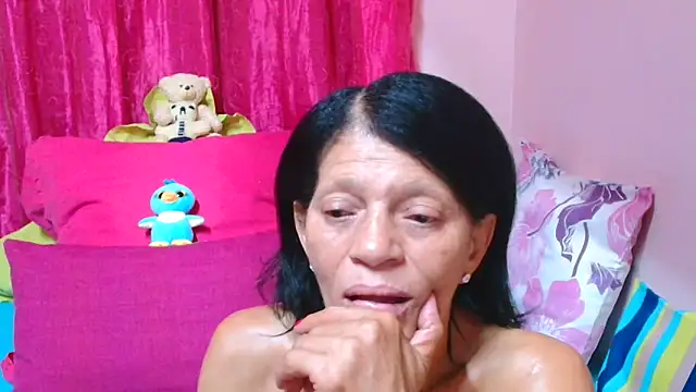 SLUTTYROXY live sex cam