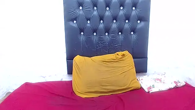 AUGUSTBLOOMxx's cam snapshot