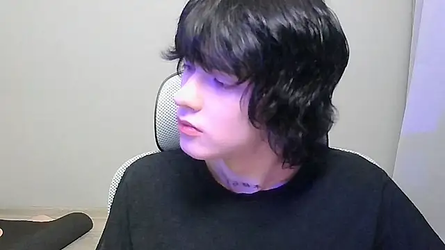 LeonBoykisser live sex cam