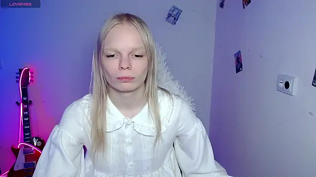 Emily_Nyaffee live sex cam