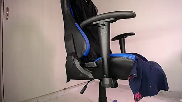 MAXJONES_2 live sex cam