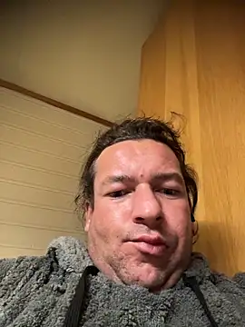 miguel910921 live sex cam