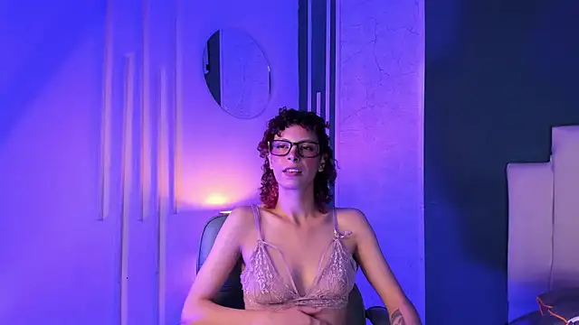 AliceMadnes's cam snapshot