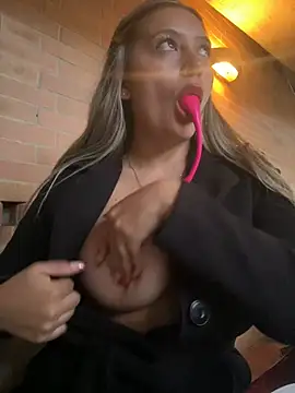 alana_69's cam snapshot