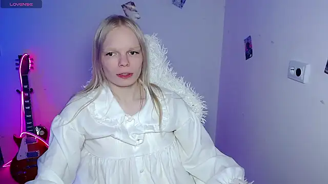 Emily_Nyaffee live sex cam