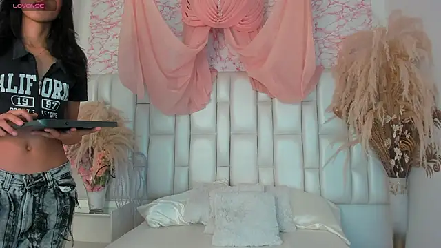 AlisHoward live sex cam