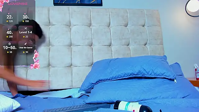 twink_royale18 live sex cam